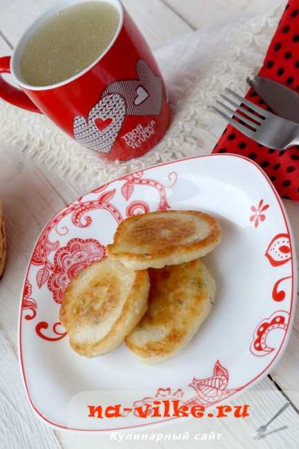 Оладки з зеленню і курячим бульйоном