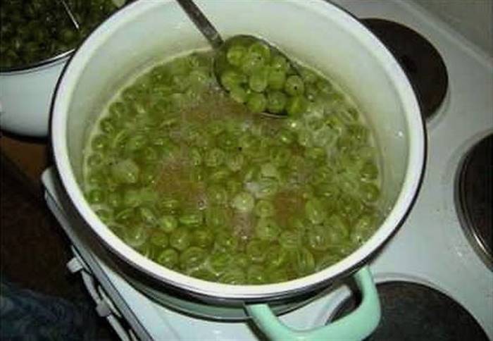 Царське варення з аґрусу смарагдове