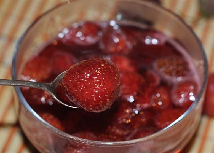 Пишний бісквіт у духовці для торта класичний