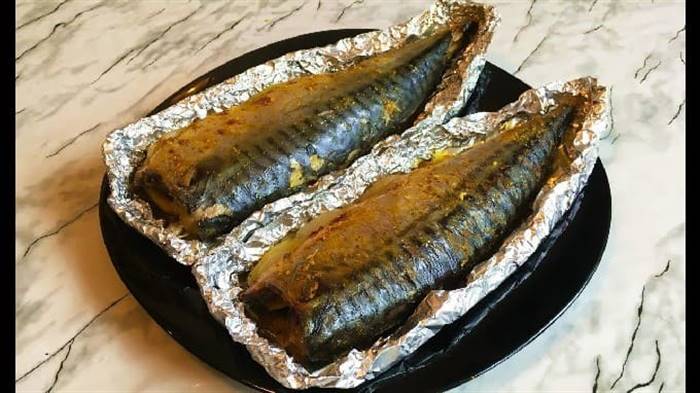 Скумбрія на мангалі на решітці