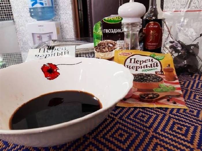 Скумбрія на мангалі на решітці